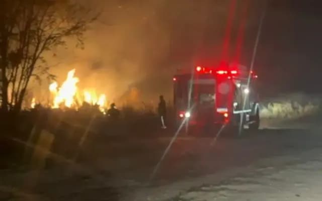 Volvieron a incendiarse los pastizales detrás de Saint Thomas Chico