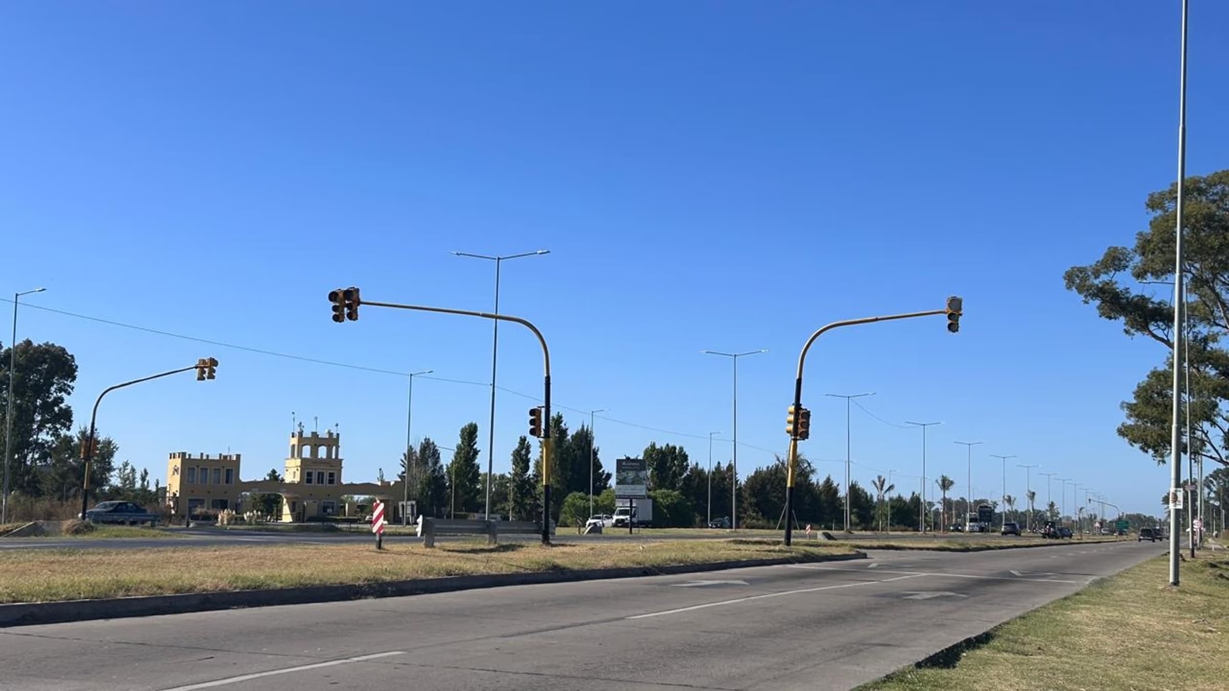Los semáforos siguen sin funcionar en la Ruta 58