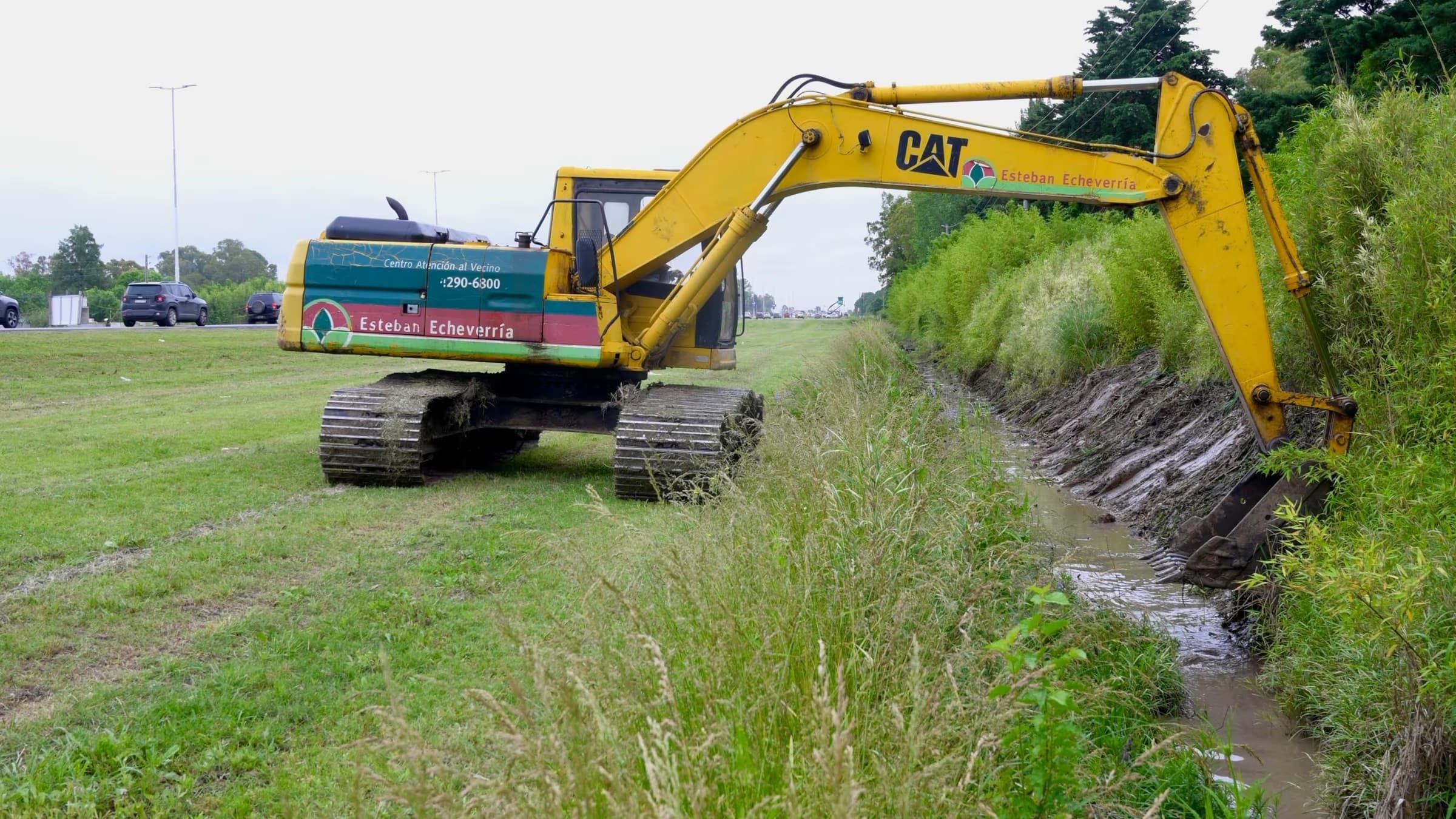Obras de limpieza y saneamiento de arroyos en Canning