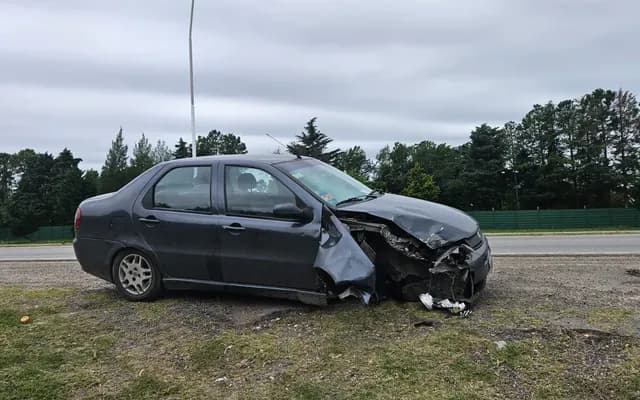 Canning: un auto perdió una rueda y provocó caos en la Ruta 58